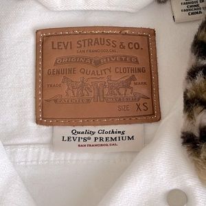Levi’s White Cropped Denim Jacket with Leopard Collar